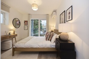 2 sovrum, arbetsyta för laptop, strykjärn/strykbräda och gratis wi-fi