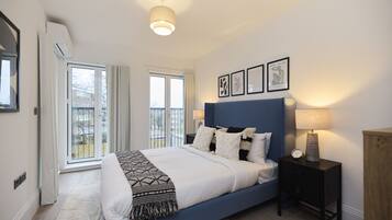 2 bedrooms, laptop workspace, iron/ironing board, free WiFi