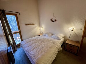 5 bedrooms, iron/ironing board, free WiFi
