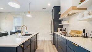 Coffee/tea maker, fridge, microwave, oven