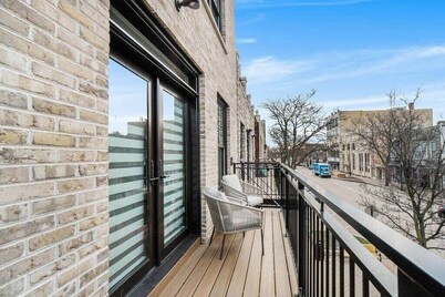 George 201 Charming Condo on 8th w/ Deck