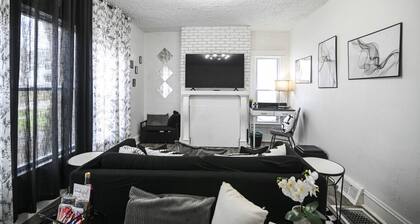 Black & White Bliss | Themed | Sleeps 8