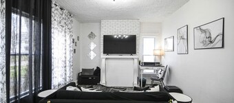 Black & White Bliss | Themed | Sleeps 8