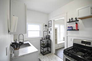 Fridge, microwave, oven, stovetop - Black & White Bliss | Themed | Sleeps 8 (Cleveland)