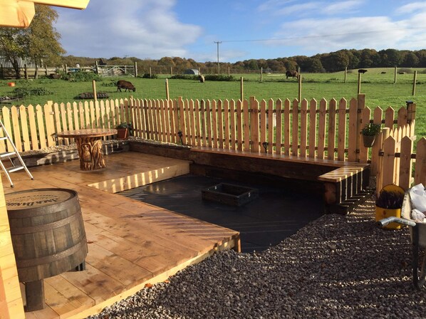 Cabin | Property grounds - Cosy 1-bed Farm Stay Cabin (Chesterfield)