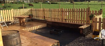 Cosy 1-bed Farm Stay Cabin