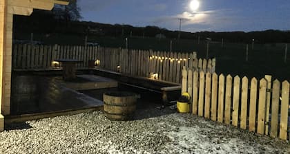 Cosy 1-bed Farm Stay Cabin