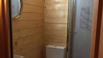 Cabin | Bathroom