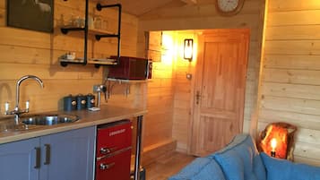 Cabin | Private kitchen | Fridge, microwave, oven, stovetop