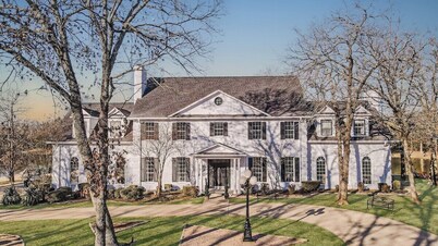 GREENVILLE House · Getaway - Private Lake, Kayaking, Trails, Jaccuzi