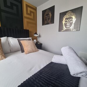 Unclassified image, 2 of 13, button - 1 Bed Penthouse - Hot Tub - Roof Terrace - Parking (Birmingham)