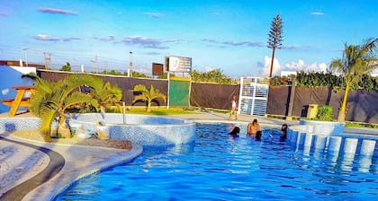 Lux Suites Tatu City Vacation House