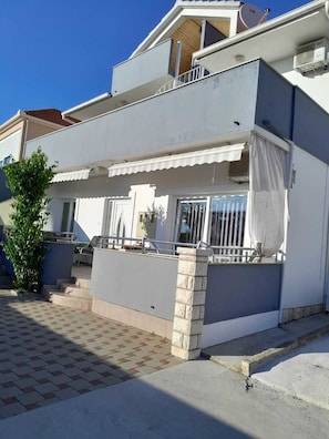 Exterior detail - Apartments Šime for 2 (Bibinje)