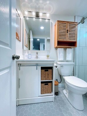 Shower, hair dryer, towels, shampoo