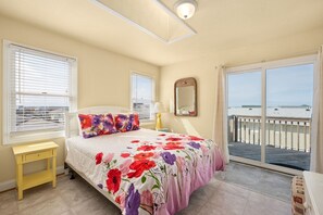 4 bedrooms, free WiFi - OCS1 - Ocean-Front Rental Home with Gorgeous, Panoramic, Water-Front Views (Nags Head)