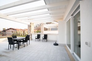 Exclusive Apartment | Terrace/patio