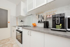 Coffee/tea maker, cookware/dishes/utensils - Unique Apartment in Gdynia by Renters (Gdynia)
