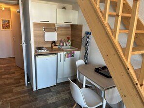 Kühlschrank, Mikrowelle, Ofen, Toaster