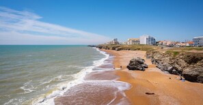 Beach - L'estivant sur l'océan - Saint Hilaire de Riez (SAINT HILAIRE DE RIEZ)