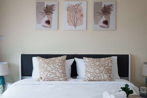 3 chambres, fer et planche à repasser, Wi-Fi, draps fournis