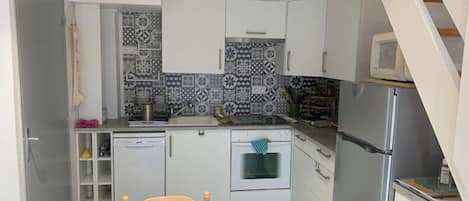 Kühlschrank, Mikrowelle, Geschirrspüler