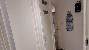 Interior - 2-bed Apartment Sleeps 7 With Wi-fi (London)