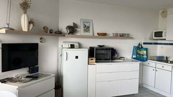 Frigorifero, microonde, forno, tostapane