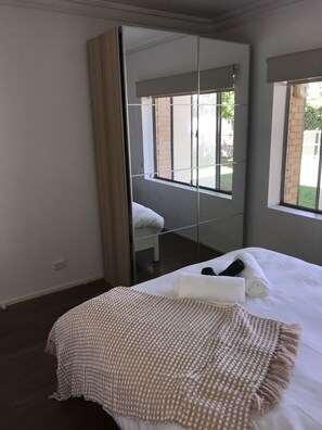 2 bedrooms, iron/ironing board, WiFi, bed sheets