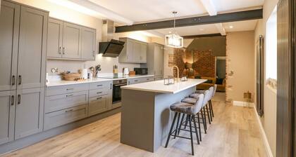 Hunters Lodge at Wildersley Farm