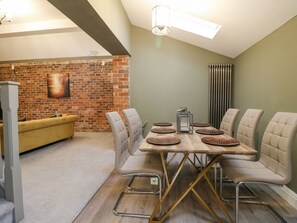 Cottage | Interior - Hunters Lodge at Wildersley Farm (Belper)