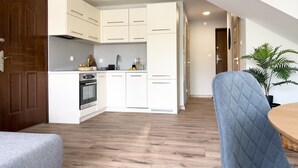 Condo dành cho gia đình | Bếp riêng | Tủ lạnh, bếp nấu, máy rửa bát, dụng cụ nấu nướng/bát dĩa/dao nĩa