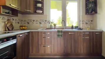 Family Condo | Private kitchen | Fridge, stovetop, dishwasher, cookware/dishes/utensils