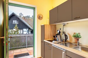 Comfort-Apartment (A6) | Eigene Küche | Kühlschrank, Wasserkocher, Kochgeschirr/Geschirr/Besteck