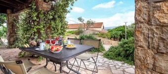 Holiday home with a magnificent view and privacy