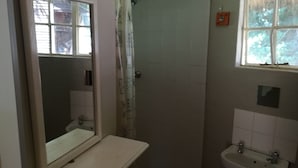 Bathroom - Inviting 1-bed Cottage in Underberg (Underberg)