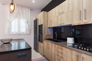 Căn hộ | Bếp riêng | Tủ lạnh, lò vi sóng, lò nướng, ấm điện