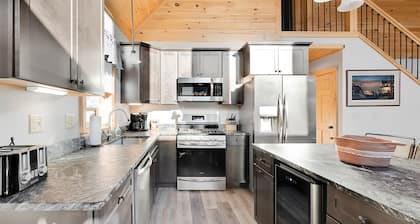 Mountain Lake Retreat | 4 Bed, 3 Bath