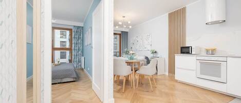 1 dormitori, planxa i posts de planxar, wifi i roba de llit