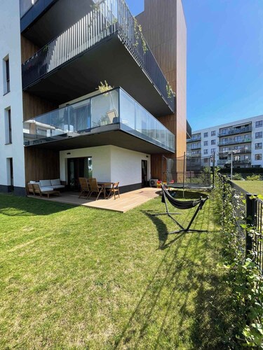 Elegant Apartment with Garden | 3 Bedrooms, Parking.