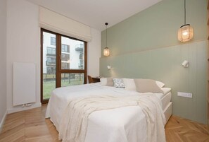3 bedrooms, desk, iron/ironing board, WiFi