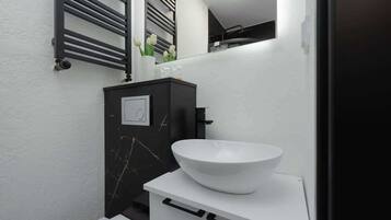 Douche, sèche-cheveux