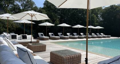 Belle Propriété Avec Piscine Chauffée et Gardien