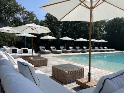 Belle Propriété Avec Piscine Chauffée et Gardien