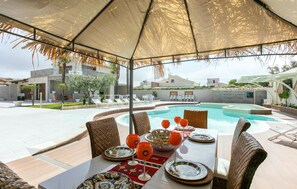 Outdoor dining - Awesome home in Punta Milocca (Punta Milocca)