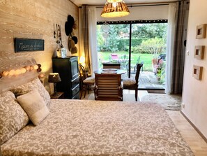 2 bedrooms, desk, iron/ironing board, travel cot
