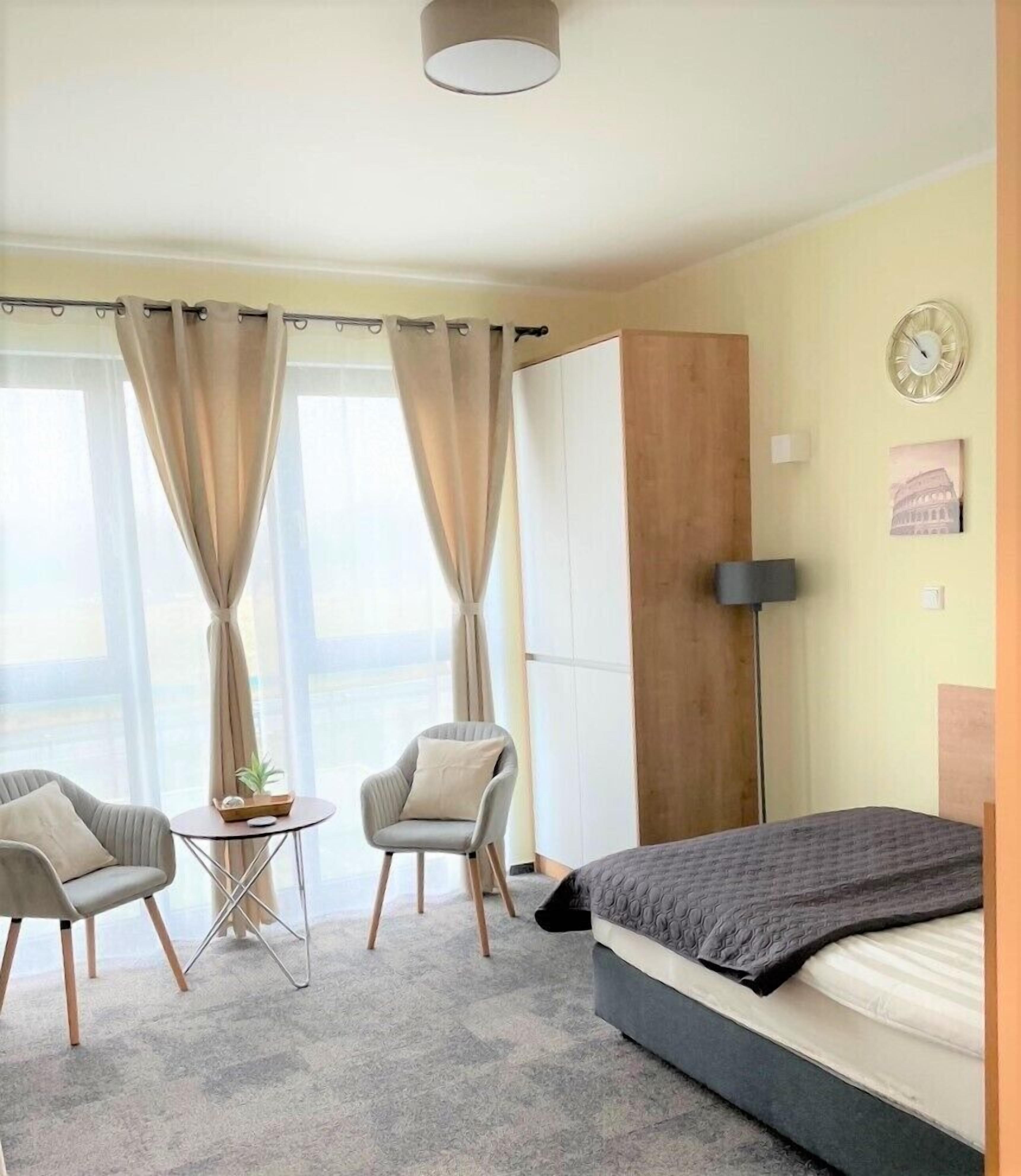 Studio, 1 Katil Bujang XL (Large Single), mesra pergerakan, Non Smoking | Dihias secara berasingan, meja, ruang kerja komputer riba 