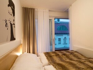 1 habitación, tabla de planchar con plancha, cuna de viaje y wifi 