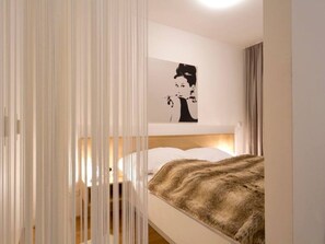 1 chambre, fer et planche à repasser, lit parapluie, Wi-Fi