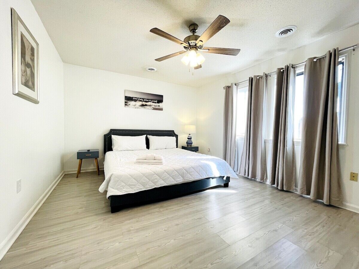 3 bedrooms, iron/ironing board, WiFi, bed sheets