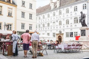 Outdoor dining - Premium Business Apartment (Vienna)